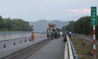  Xử lý sự cố. Ảnh: Nguyễn Thành