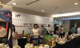 Trưng bày sản phẩm nông sản hàng hóa của các doanh nghiệp tham gia trang Nông sản an toàn thành phố