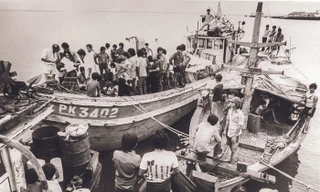 Người Việt di tản cập cảng Darwin, Úc. Ảnh: Northern Territory Archives Service 