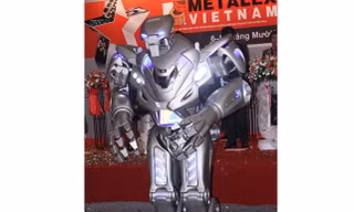 Xem robot khổng lồ biểu diễn ở Việt Nam