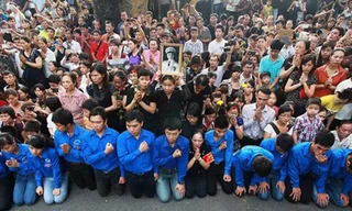 Nén đau thương thành hành động