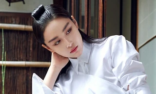 Ngẩn ngơ trước vẻ đẹp xuất thần của 'siêu vòng 1' Trương Hinh Dư