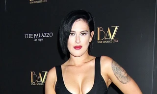 Con gái Demi Moore khoe vòng 1 nẩy lửa với váy ôm sát