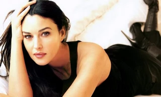 Biểu tượng sắc đẹp Monica Bellucci đẹp rạng ngời ở tuổi 52