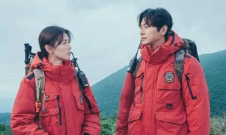 Jeon Ji Hyun diễn hài trong "Jirisan": Netizen chê làm lố, Joo Ji Hoon lại khen hết lời