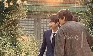 Song Joong Ki trở lại The Shilla nhưng người đi cùng lại không phải Song Hye Kyo nữa rồi!