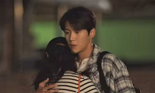 "Hometown Cha Cha Cha" tập 8: Shin Min Ah hôn trộm bất thành còn bị Kim Seon Ho phát hiện