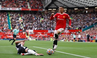 Vì sao HLV M.U Solskjaer không cho Ronaldo ra sân trong trận thua West Ham?