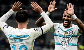 Người cũ tặng quà, Chelsea lần đầu thắng trên đất Italia sau 19 năm 