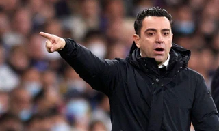 CĐV Frankfurt chiếm 50% sân Nou Camp, HLV Barca bực tức: Sân nhà có như không! 