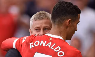 HLV M.U Solskjaer khẳng định không có đặc quyền cho Ronaldo