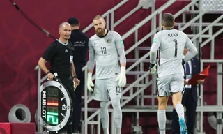 Người hùng của Australia: Bị Szczesny 'cướp' chỗ, suýt bỏ bóng đá để làm giáo viên 