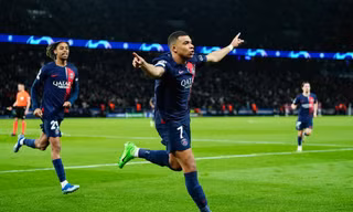 Mbappe lại lập kỷ khủng, PSG đặt 1 chân vào tứ kết Champions League
