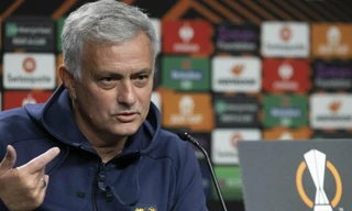 Mourinho mỉa mai Juventus: Bị loại ở Champions League thì đừng xuống đây đá 