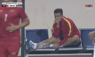 Tiến Linh tiết lộ tình trạng chấn thương sau khi phải rời sân và chườm đá 