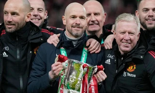 Vì sao HLV Ten Hag không cho cầu thủ MU ăn mừng sau chức vô địch Carabao Cup? 