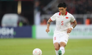 HLV Park Hang-seo nói gì về hành động ngăn Văn Hậu đi tìm trọng tài? 