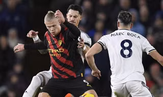 HLV Man City Guardiola 'chê' Haaland sau trận thua Tottenham 