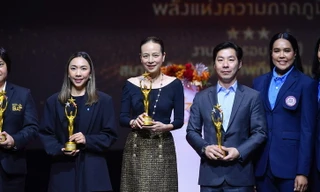 Madam Pang và HLV Kiatisak nhận vinh dự lớn ở quê nhà Thái Lan 