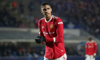 HLV Carrick: Varane chưa thể ra sân trận MU gặp Arsenal