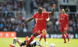 Đánh bại Newcastle 1-0, Liverpool tạm lên đỉnh bảng