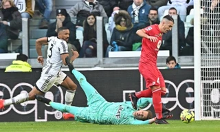 Juventus thua trận đầu tiên sau khi bị trừ 15 điểm, HLV lo nguy cơ xuống hạng 