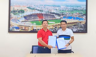 Đứng áp chót sau lượt đi V-League, CLB Nam Định 'thay tướng' 