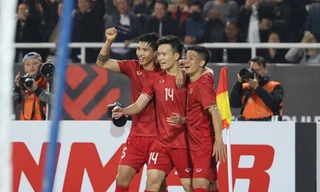 Các cầu thủ Việt Nam ăn mừng bàn thắng thứ 3. Ảnh NHƯ Ý