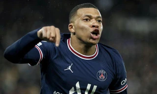 Mbappe bất ngờ nói về tương lai bằng tiếng Tây Ban Nha sau khi giúp PSG đánh bại Real 