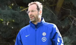 Huyền thoại Petr Cech tiết lộ hiện trạng đau lòng của Chelsea giữa lệnh trừng phạt