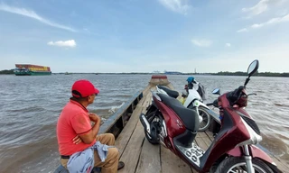 Hiểm nguy từ những chuyến đò: Người dân cho rằng thời gian ngắn, không cần mặc áo phao