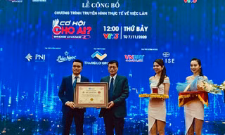 Trao bằng chứng nhận kỷ lục Việt Nam cho chương trình