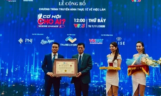 Trao bằng chứng nhận kỷ lục Việt Nam cho chương trình