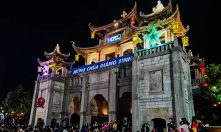 Sửng sốt với dòng người đổ về đón Noel ở nhà thờ Phát Diệm 