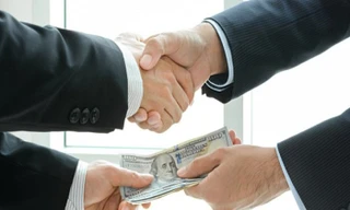 Bị bắt vì nhận 1 tỉ đồng chạy án cho chủ trường gà ở TP HCM