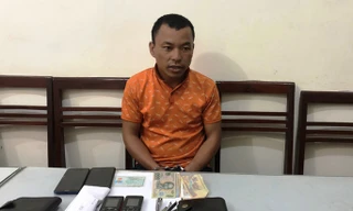 Phàng A Nổ, nghi phạm đánh bạn tử vong, tại cơ quan công an 