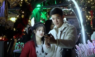 Hà Nội rét tái tê vẫn mê xuống phố đón Giáng sinh