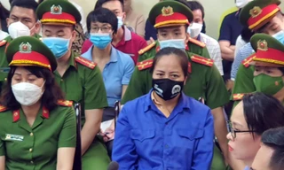 Nữ hiệu trưởng lĩnh án tù vì lạm thu