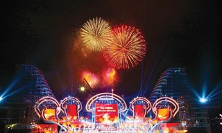 Hải Phòng bắn pháo hoa chào mừng hợp nhất với Hải Dương