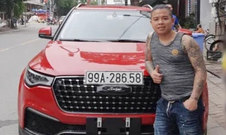 "Thánh chửi" Dương Minh Tuyền bên chiếc ôtô nhãn hiệu Zotye
