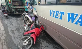 Xe khách đâm liên hoàn trên QL 5, nhiều người nhập viện
