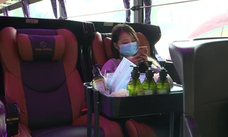 Xe khách trang bị cồn rửa tay, khẩu trang cho khách phòng dịch corona