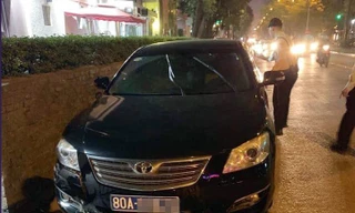 Tài xế lái ô tô biển xanh gây tai nạn ở Hà Nội rồi bỏ chạy