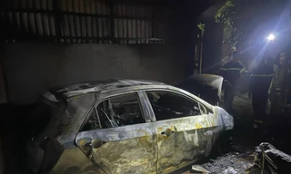 Cứu 4 người mắc kẹt trong vụ cháy lúc rạng sáng ở Hải Phòng