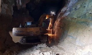 Bên trong hàng vàng xảy ra vụ 2 công nhân mắc kẹt.