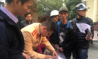 Chen lấn làm thủ tục sang tên đổi chủ xe máy trước giờ G