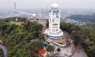 Đài khí tượng thủy văn, trạm rada thời tiết Phù Liễn (TP Hải Phòng).