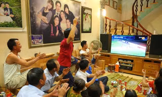 Gia đình Văn Toàn dựng màn hình 'khủng' cổ vũ tuyển Việt Nam