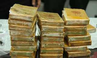 Bắt quả tang hai thanh niên 9x vận chuyển 30 bánh heroin