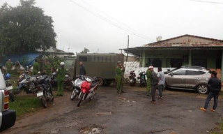 Cảnh sát khám nhà Nga vọc.